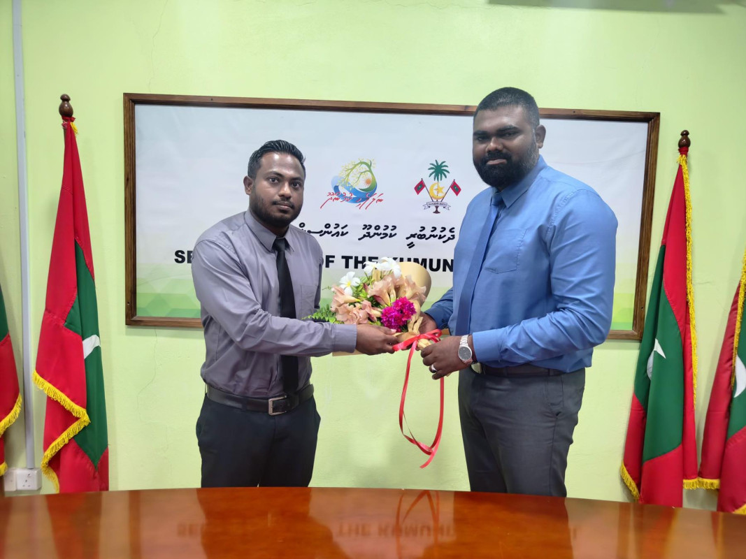 އުބައިދުالله ޝަރީފަށް ލީގަލް އޮފިސަރުގެ މަގާމަށް އައްޔަން ކުރެއްވުމާ ގުޅިގެން ކައުންސިލުން މަރުހަބާ ކިޔަމެވެ އުބައިދުالله ޝަރީފަށް ލީގަލް އޮފިސަރުގެ މަގާމަށް އައްޔަން ކުރެއްވުމާ ގުޅިގެން ކައުންސިލުން މަރުހަބާ ކިޔަމެވެ